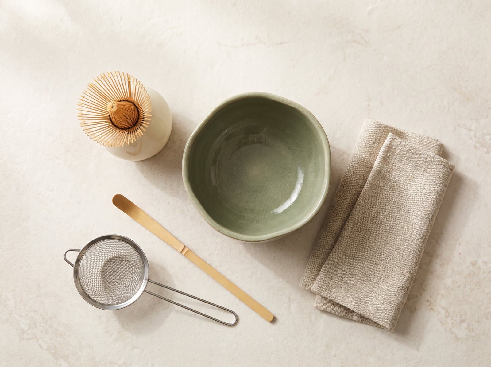 Complete 9-piece matcha ceremony gift set flat-lay: chawan bowl, bamboo whisk, scoop, sifter and linen cloth — MIRUKII